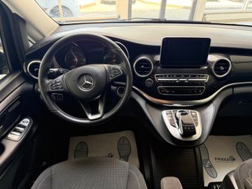 Mercedes V 220 - 12