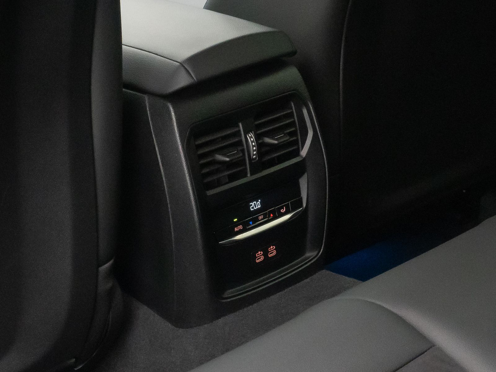 Fahrzeugabbildung BMW 330e xD M Sport H/K AHK HUD Kamera DAB Komfort