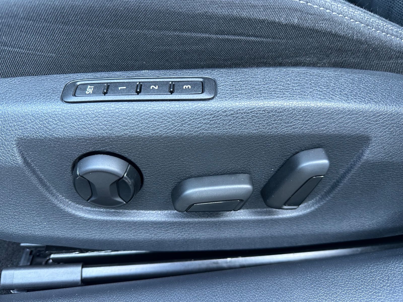 Fahrzeugabbildung SKODA Superb Combi 2.0 TDI DSG Style NAV+LED