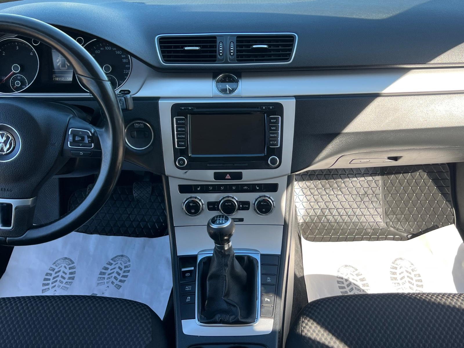 Volkswagen Passat 2012 — photo 13