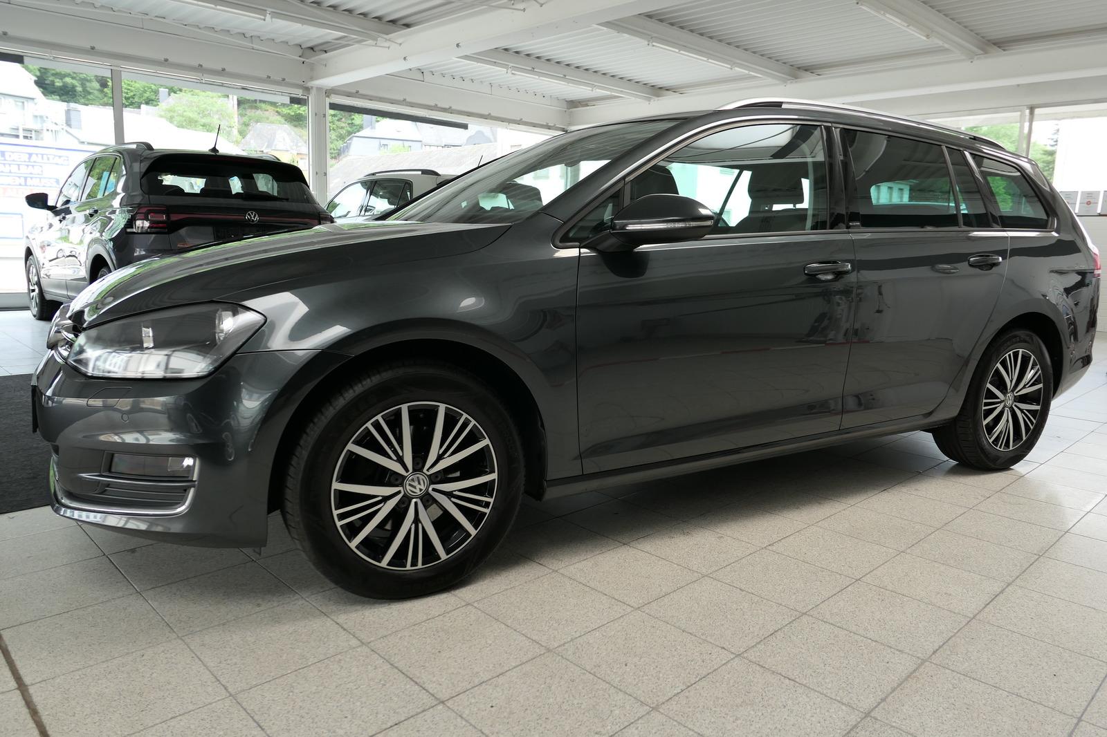 Volkswagen Golf VII Variant 1.4l  PDC! SHZ! Navi! BT!