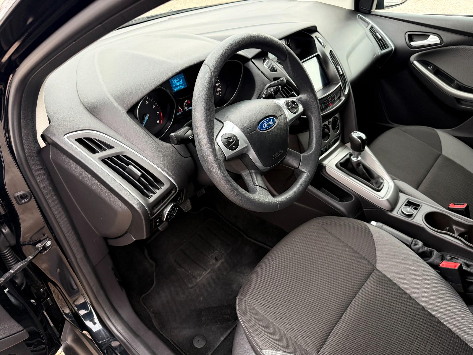 Ford Focus 2014 — photo 11