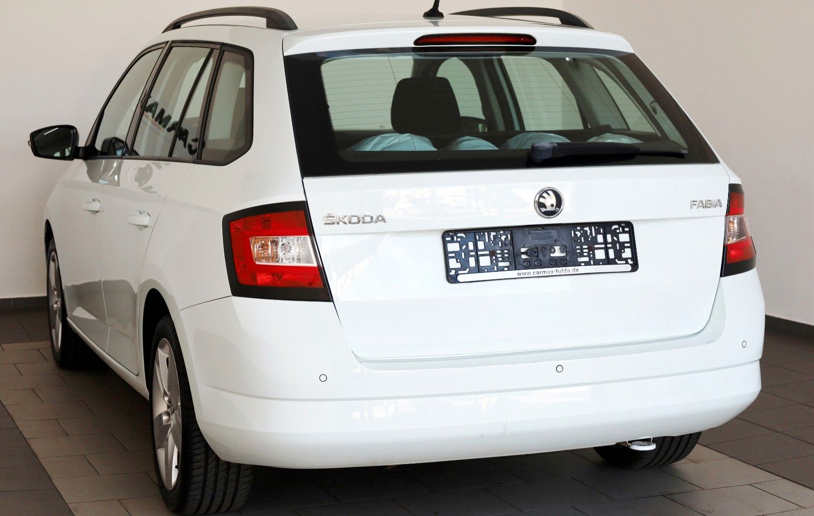 Fahrzeugabbildung SKODA Fabia Combi Style SH,PDC,8-fach bereift!
