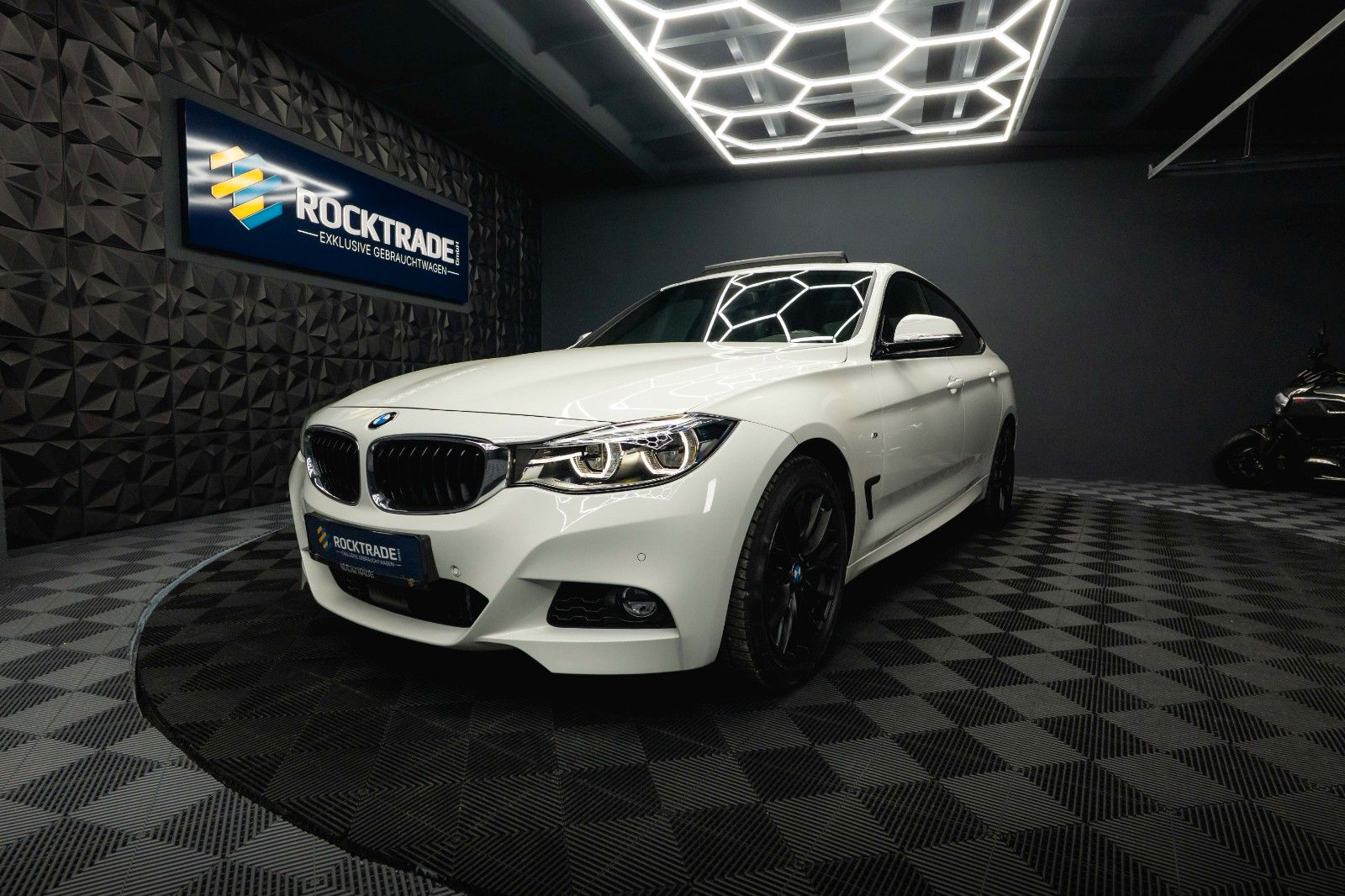 Fahrzeugabbildung BMW 330d Gran Turismo xDrive M Sport *ACC*Pano*LED*