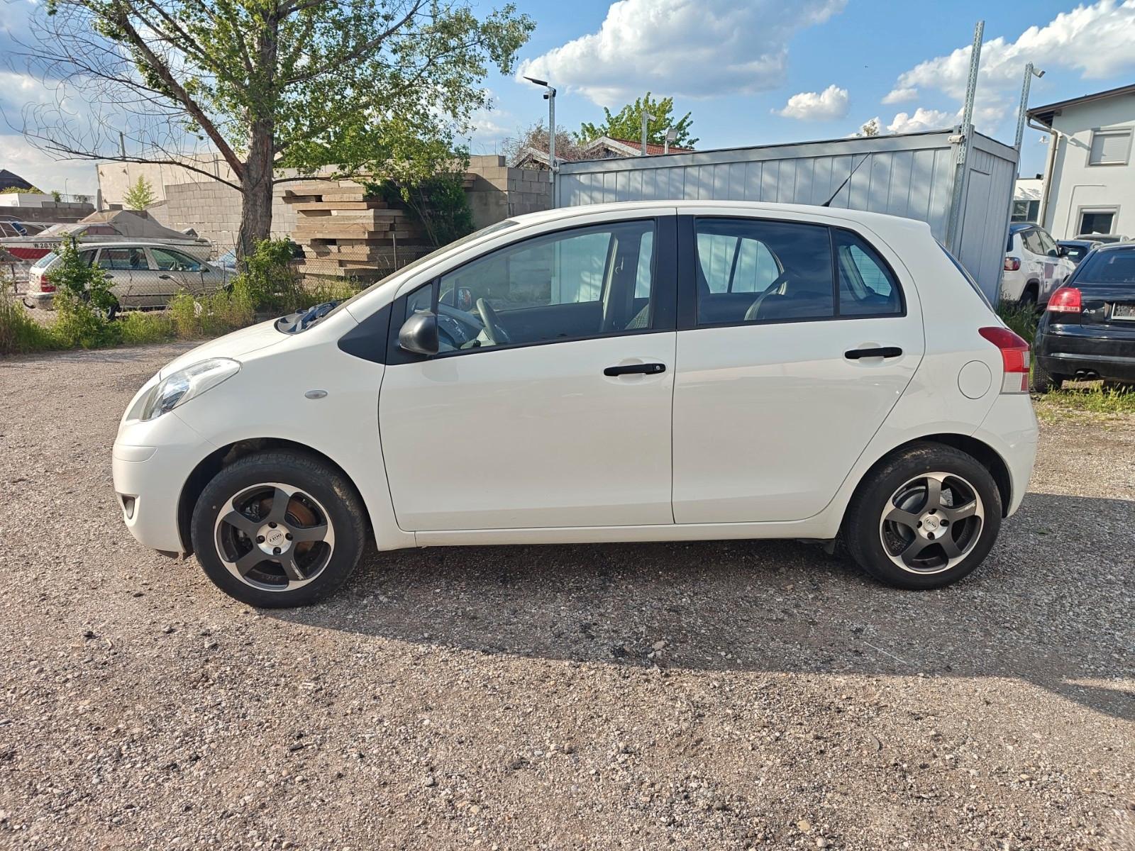 Toyota Yaris 1,0 VVT-i Young
