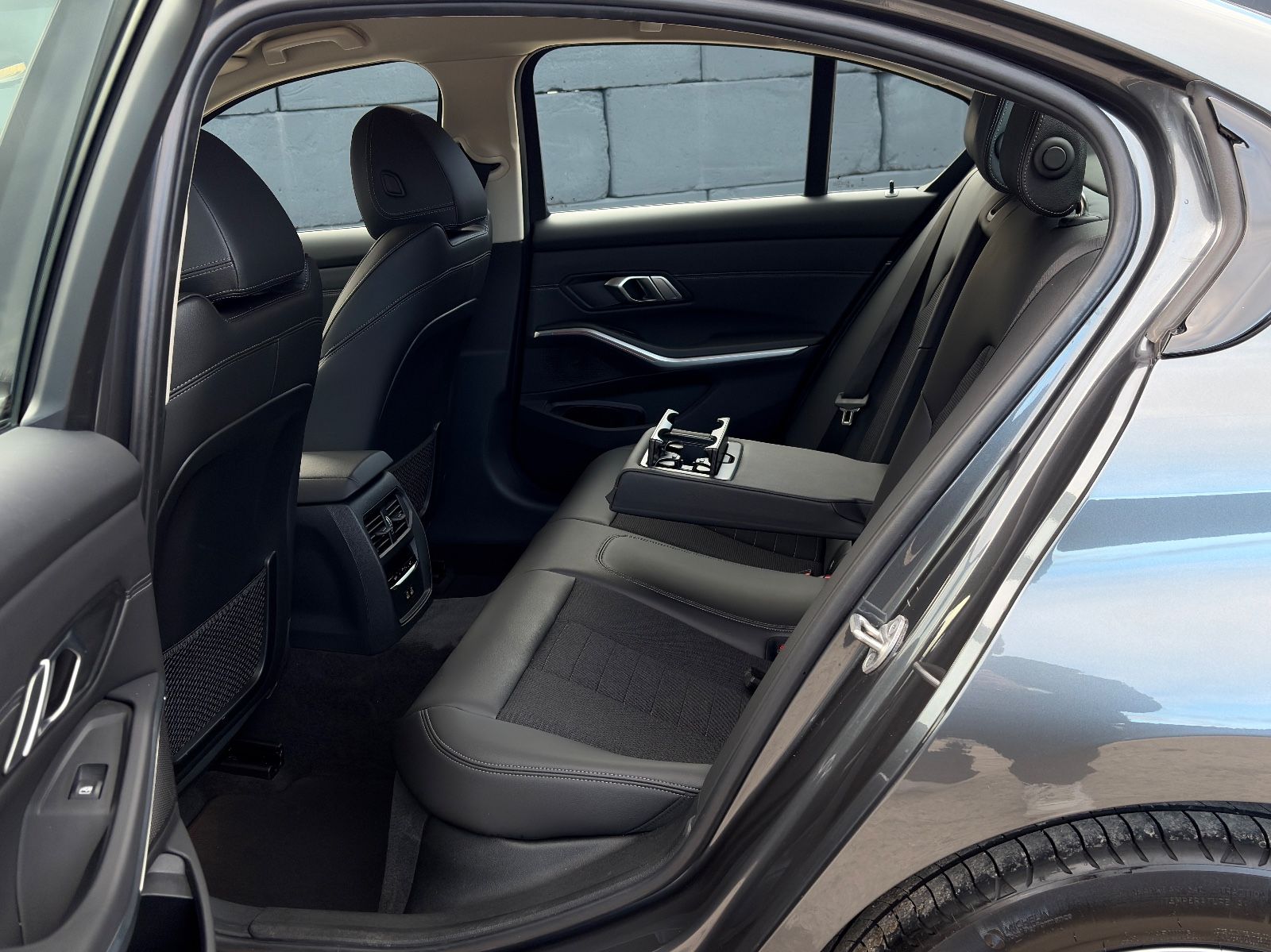 Fahrzeugabbildung BMW 320i Limo Sport Line 3Z-Klima Temp. LCProf. AHK