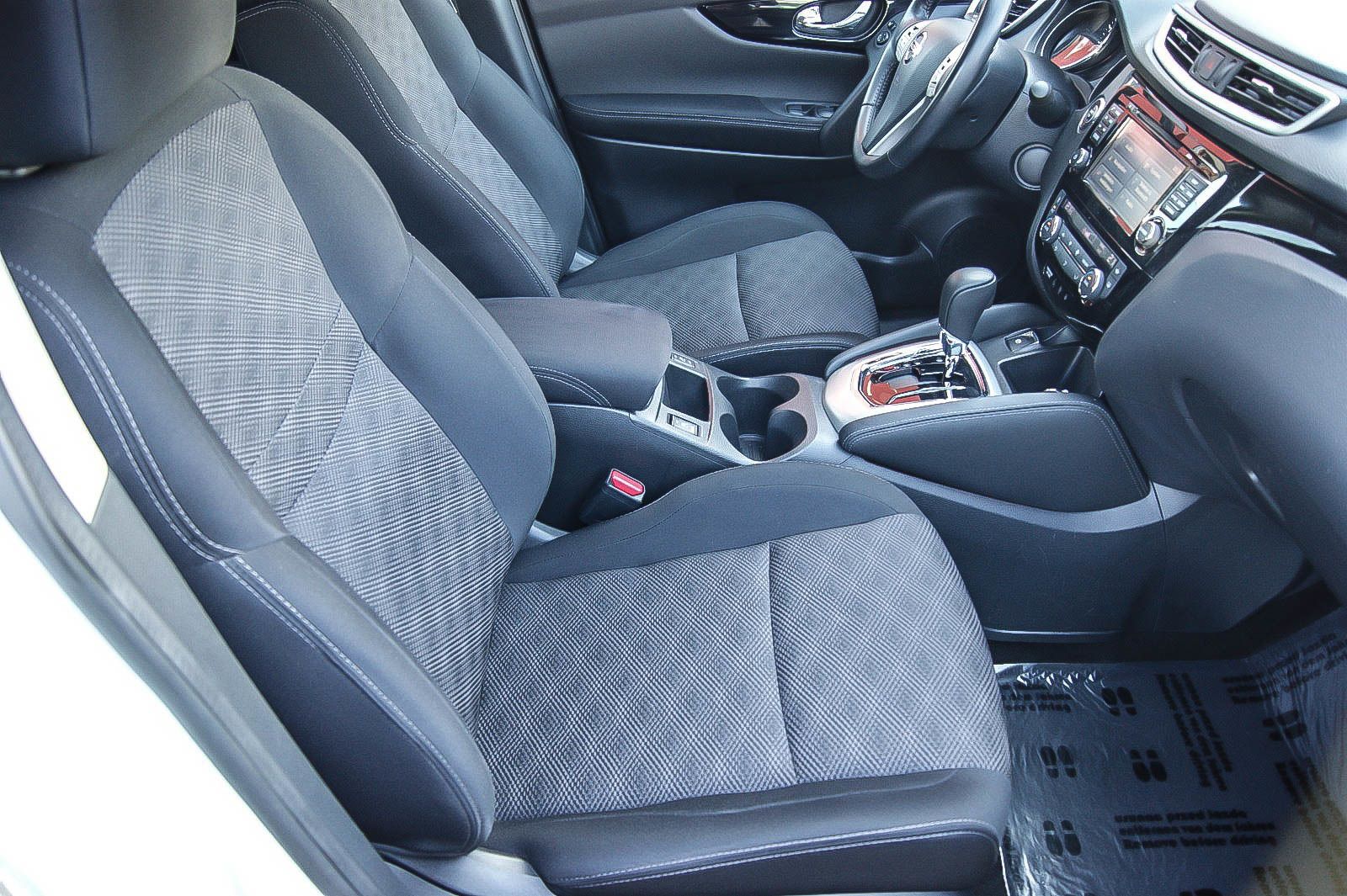 Fahrzeugabbildung Nissan Qashqai DIG-T 12 N-Connecta KAMERA RENTNERBESITZ