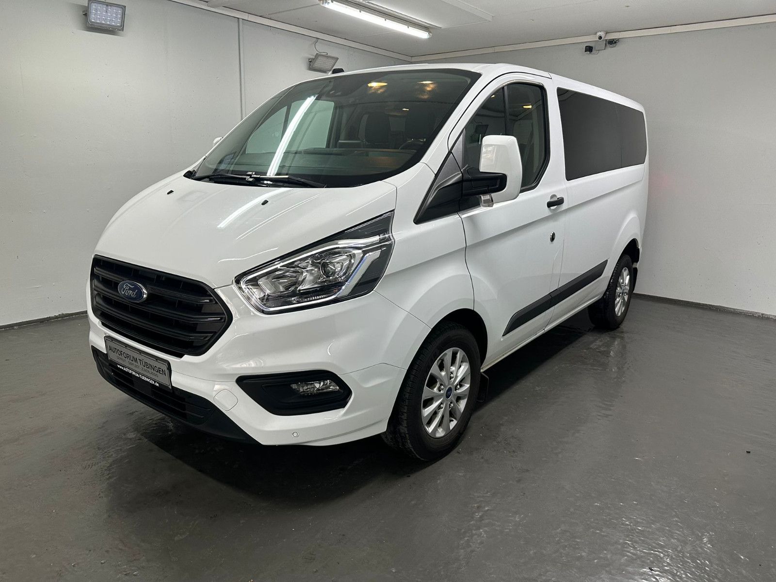Fahrzeugabbildung Ford Transit Custom 320 L1H1* 9SITZE*NAVI*KLIMA*SDH*