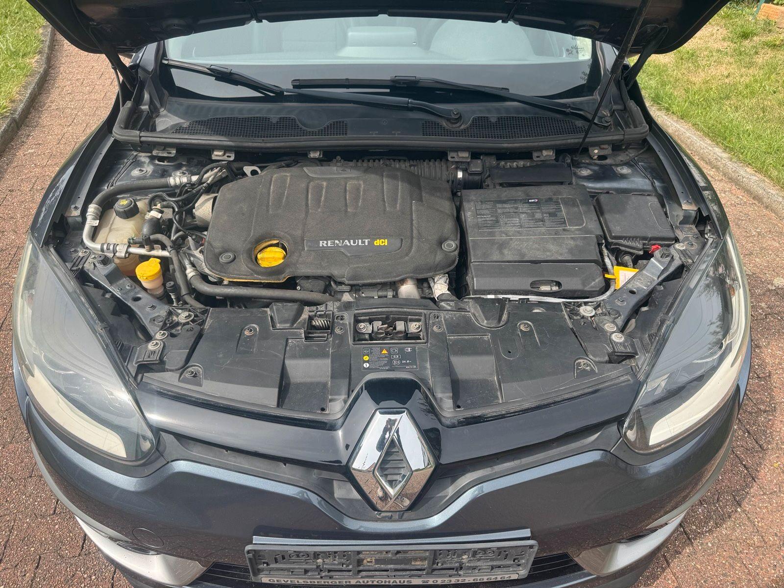 Renault Megane 2015 — rear view