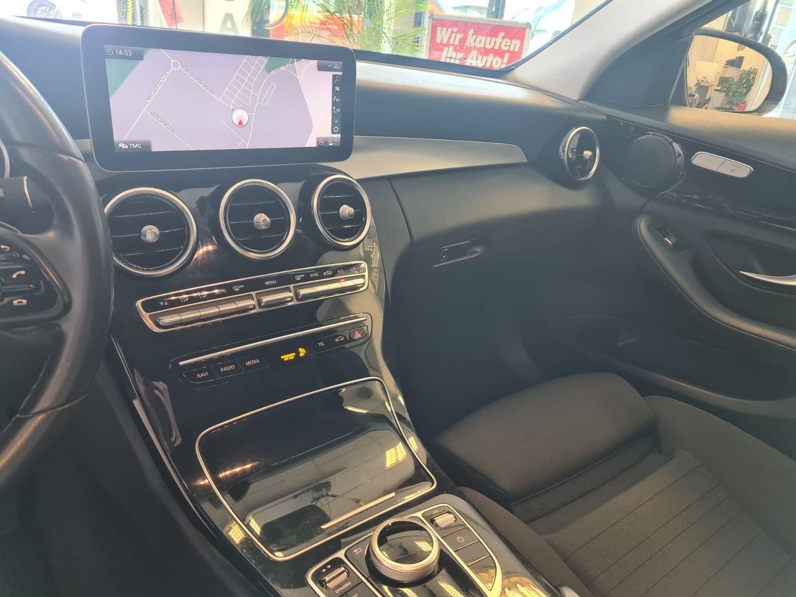 Fahrzeugabbildung Mercedes-Benz C 200 T-Modell / NAVI / KAMERA / LED HIGHTPERFOR