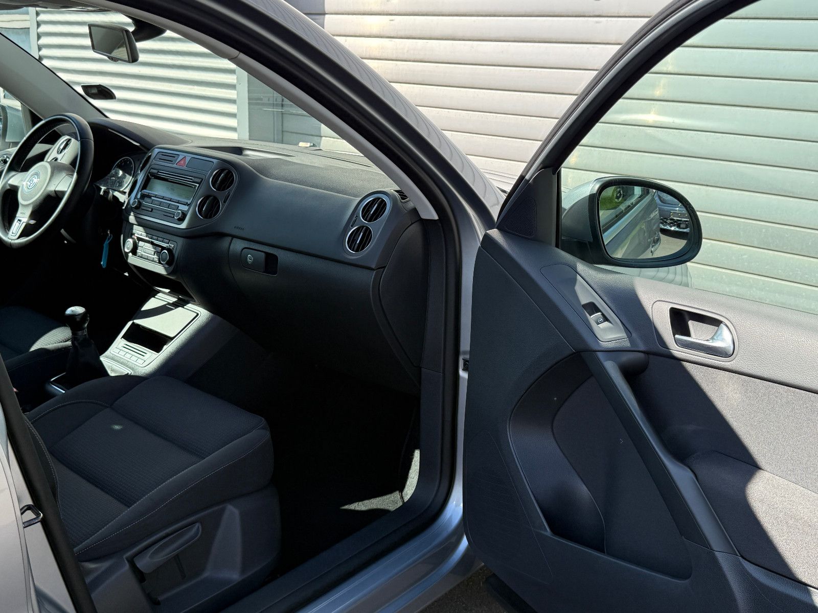 Fahrzeugabbildung Volkswagen Tiguan Team AHK Ambiente-Paket GRA SHZ PDC