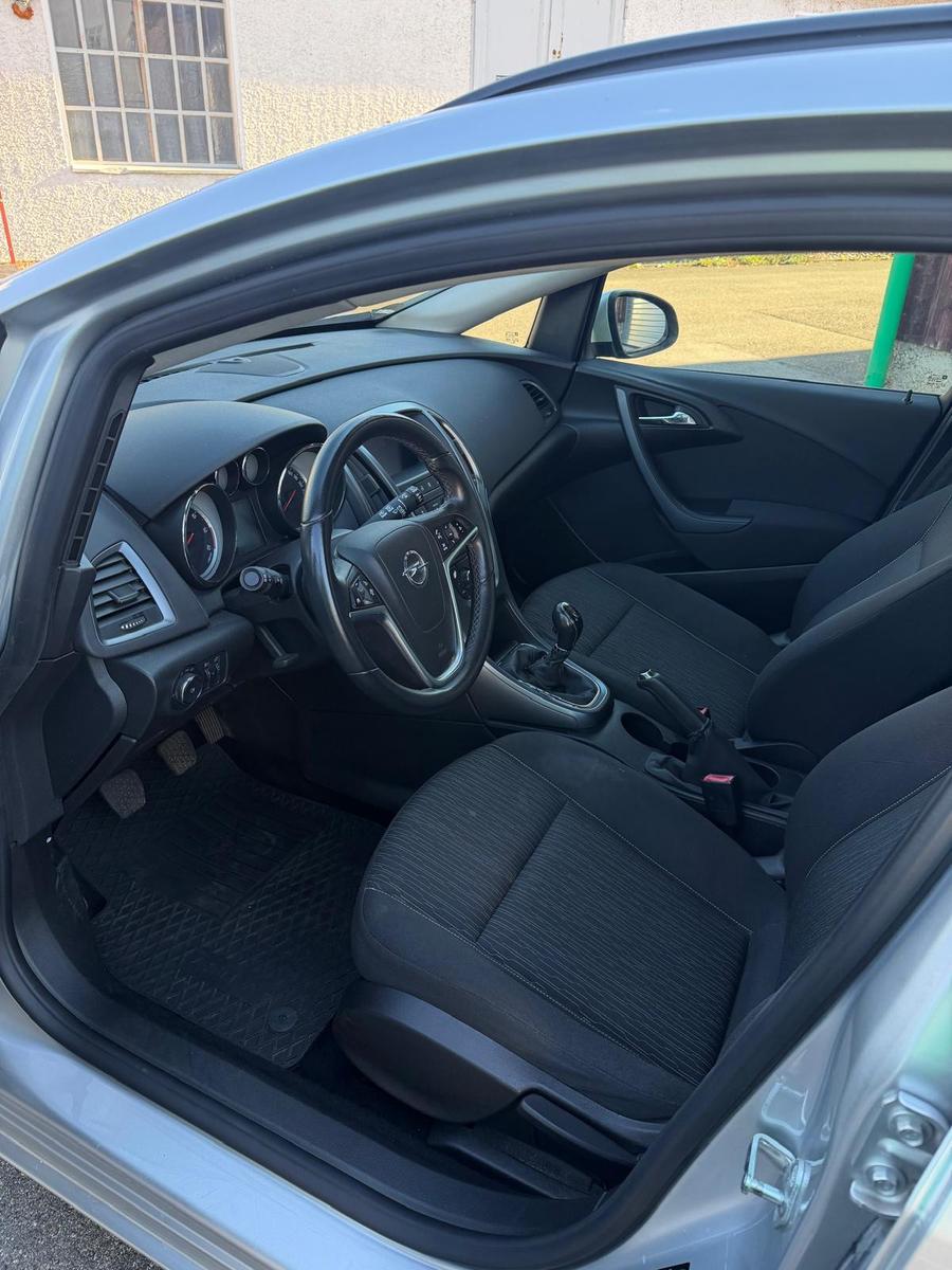 Opel Astra 2015 — photo 7