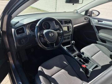 Volkswagen Golf - 8