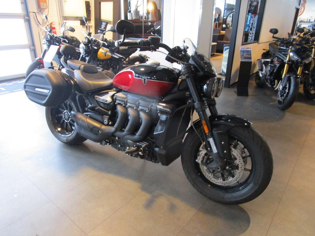 Triumph ROCKET 3 Storm GT Koffer Griffheizung