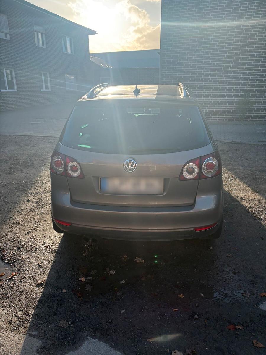 Volkswagen Golf Plus 2010 — interior