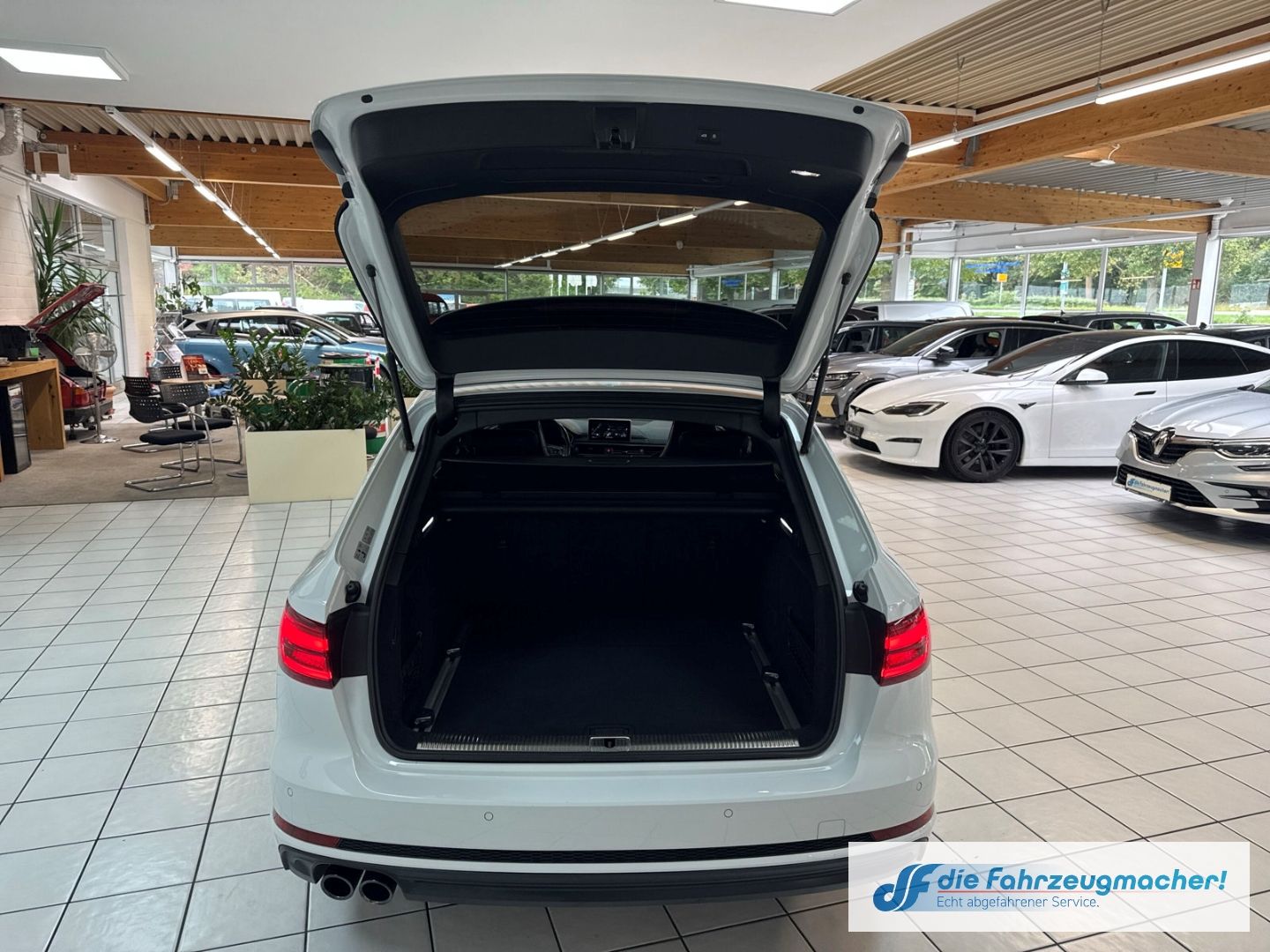 Fahrzeugabbildung Audi A4 Avant quattro sport 3.0 TDI S line S-line Spo