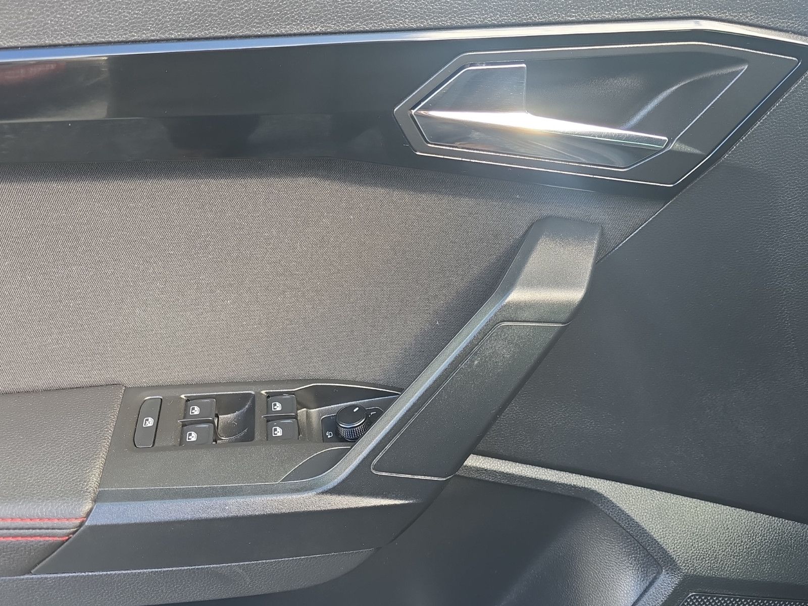 Fahrzeugabbildung SEAT Arona FR BUSINESS PAKET LED KAMERA NAVI AHK ACC