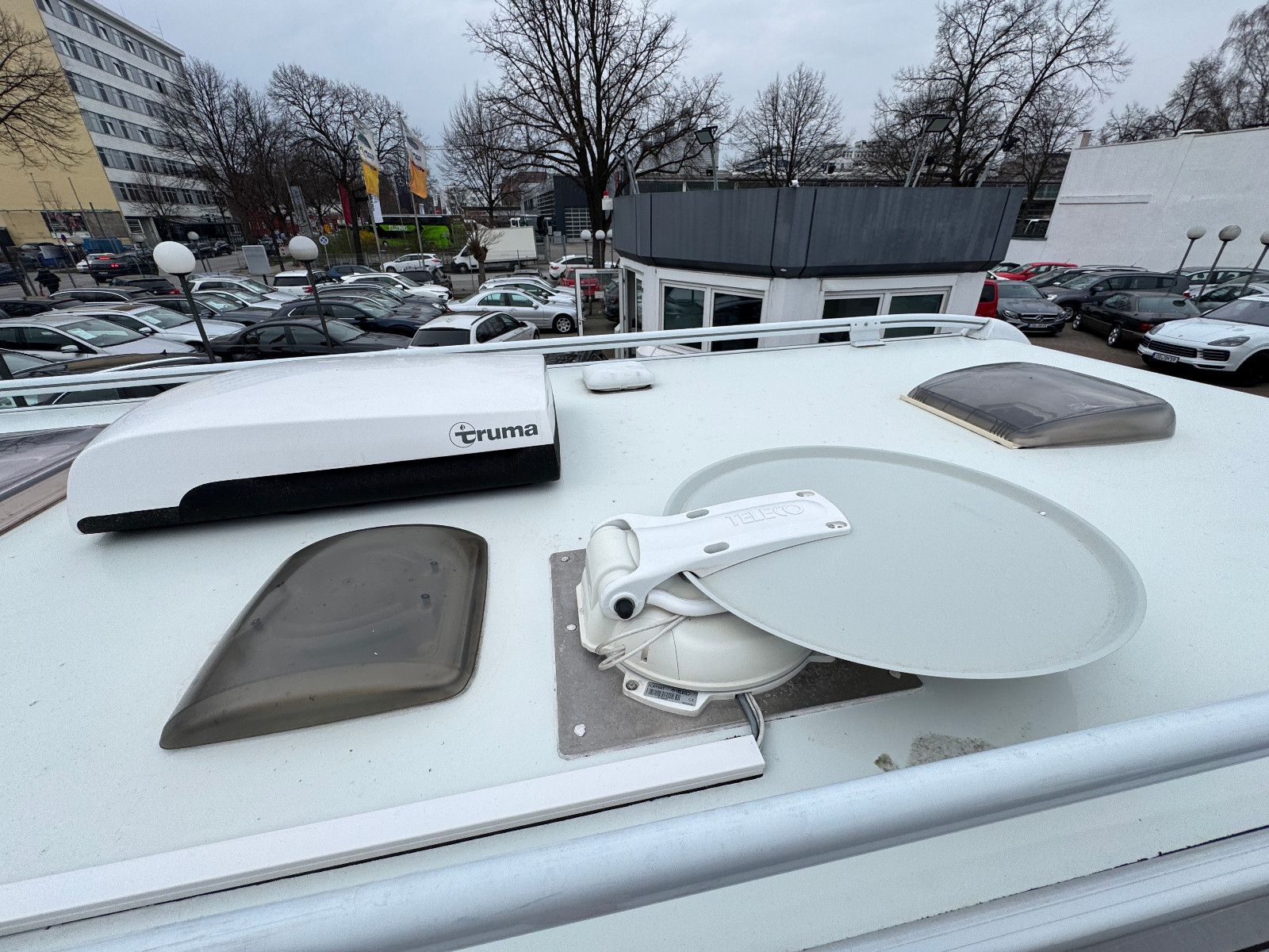 Fahrzeugabbildung Dethleffs Globebus I 006 GT PAKET WHITE 9GT SAT DACHKLIMA