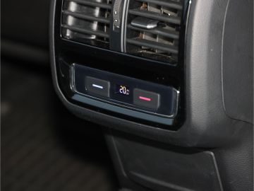 Volkswagen Passat Variant Elegance 1.5 TSI DSG AHK Navi Kam