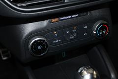 Fahrzeugabbildung Ford Focus 2,0 EcoBlue ST-Line Turnier LED ACC uvm.