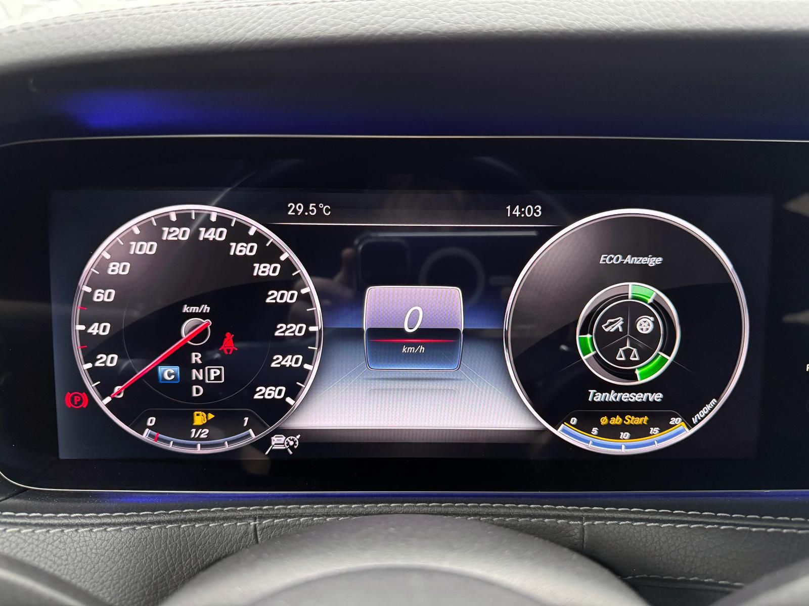 Fahrzeugabbildung Mercedes-Benz AMG 4MATIC/BURMES/HUD/PANO/DISTRO/3xTV/CHAUFFEUR