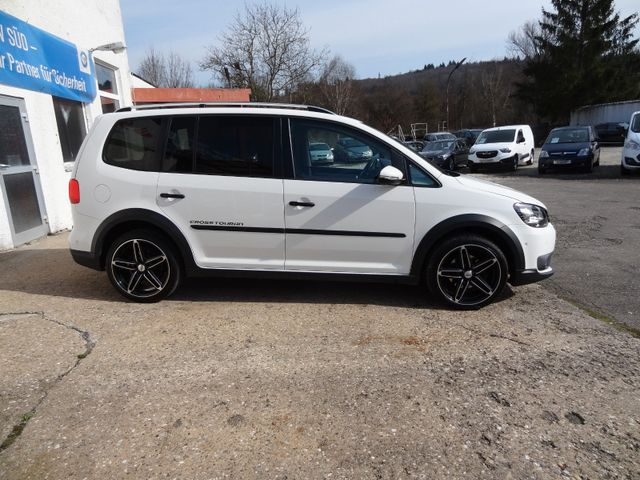 Fahrzeugabbildung Volkswagen CrossTouran/2.Hd/AHK/SitzH/140PS/PDC/Bi-Xenon/