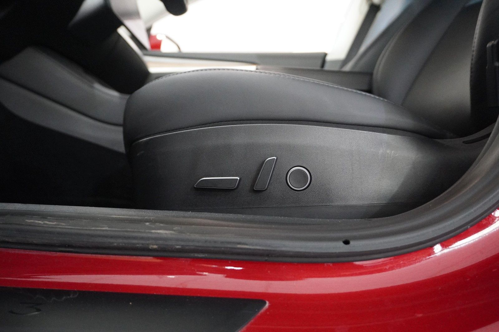 Fahrzeugabbildung Tesla Model 3 PERFORMANCE DUAL-MOTOR NAVI/LED/SH/AMD