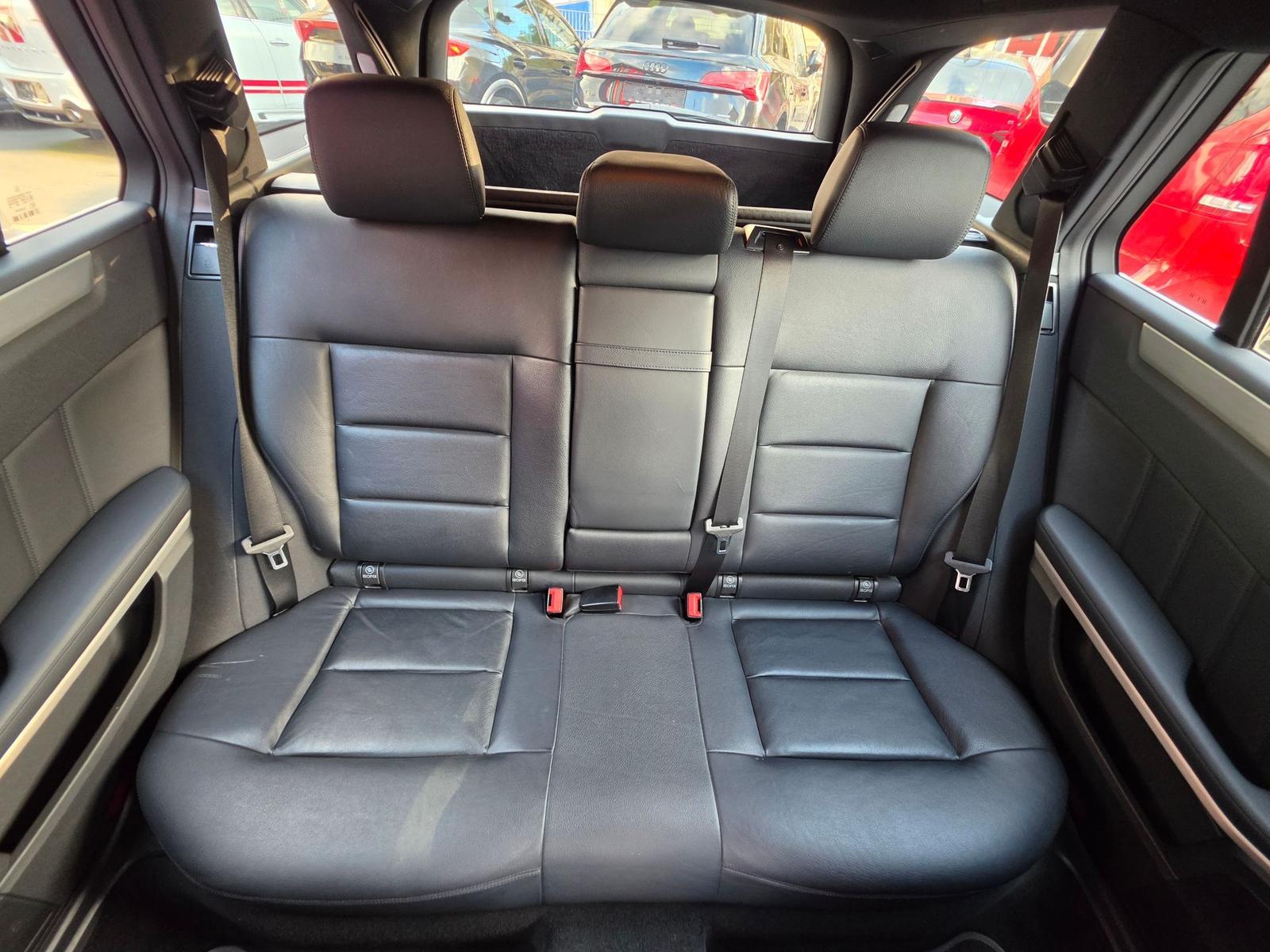 Mercedes-Benz E350 2011 — photo 10