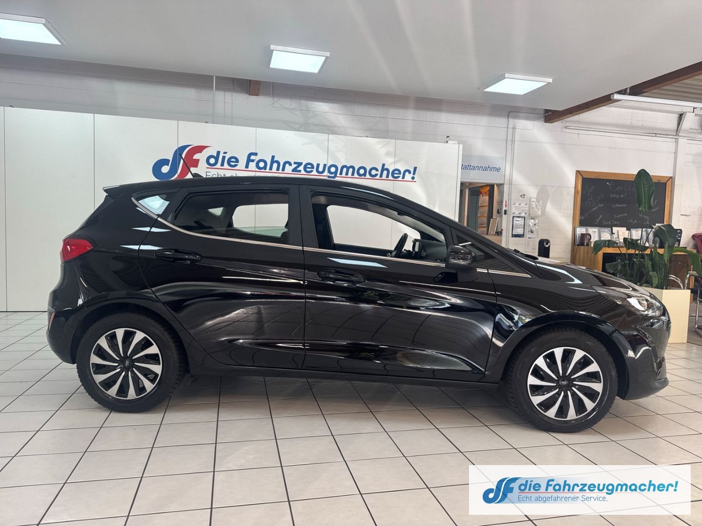 Fahrzeugabbildung Ford Fiesta Titanium Navi LED Blendfreies Fernl. Kurv