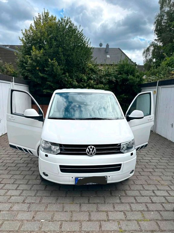 Image of Volkswagen T5 Caravelle
