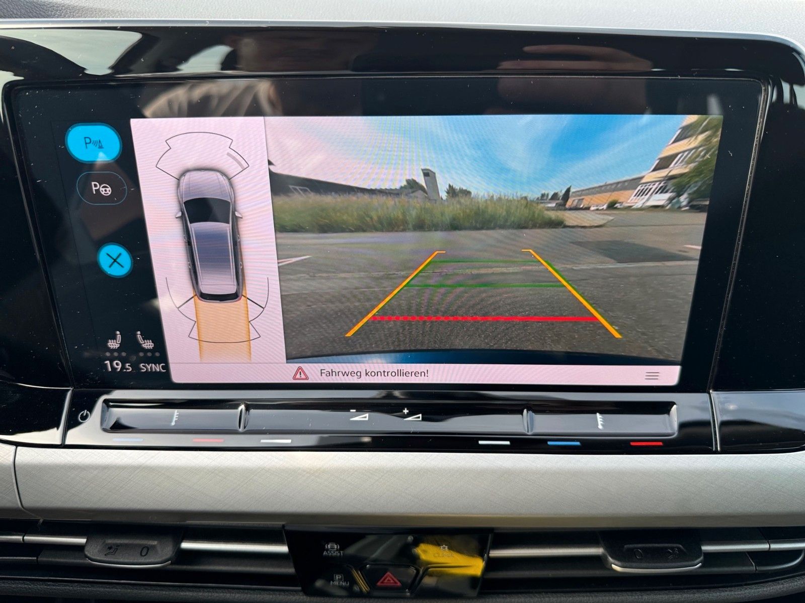 Fahrzeugabbildung Volkswagen Golf VIII Variant Life 1.0 eTSI