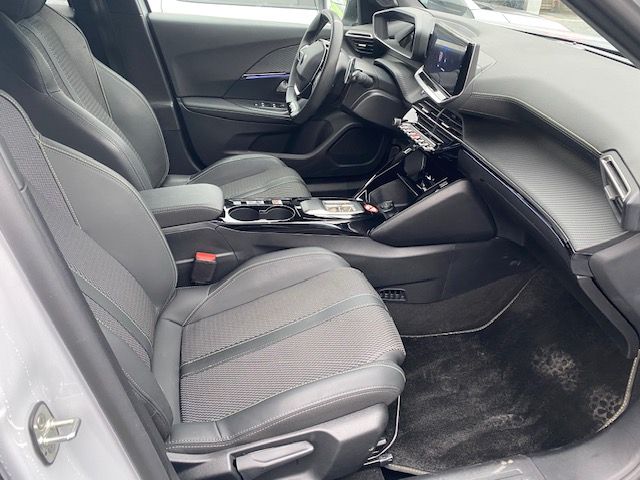 Fahrzeugabbildung Peugeot 2008 GT MildHybrid 145 e-DSC6