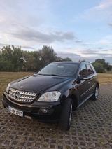 Mercedes-Benz ML 350 W164 Allrad/ Luftfahrwerk/ 3,5 Tonnen Anh - Mercedes-Benz Geländewagen aus dem Jahr 2007