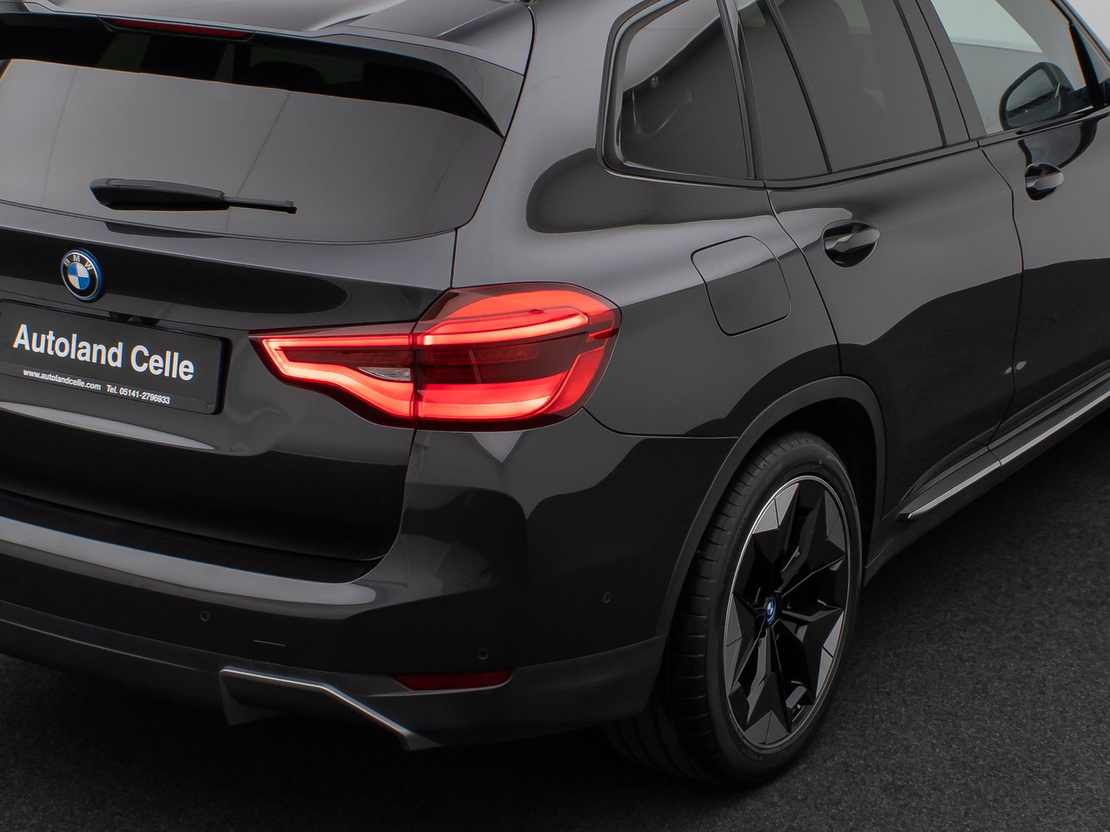 Fahrzeugabbildung BMW iX3 Impressive Panorama 360°HUD DAB H/K Sport