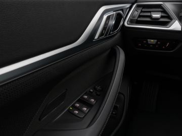 Fahrzeugabbildung BMW i4 eD35 Gran Coupé Glasdach Kamera DAB H/K Komfo