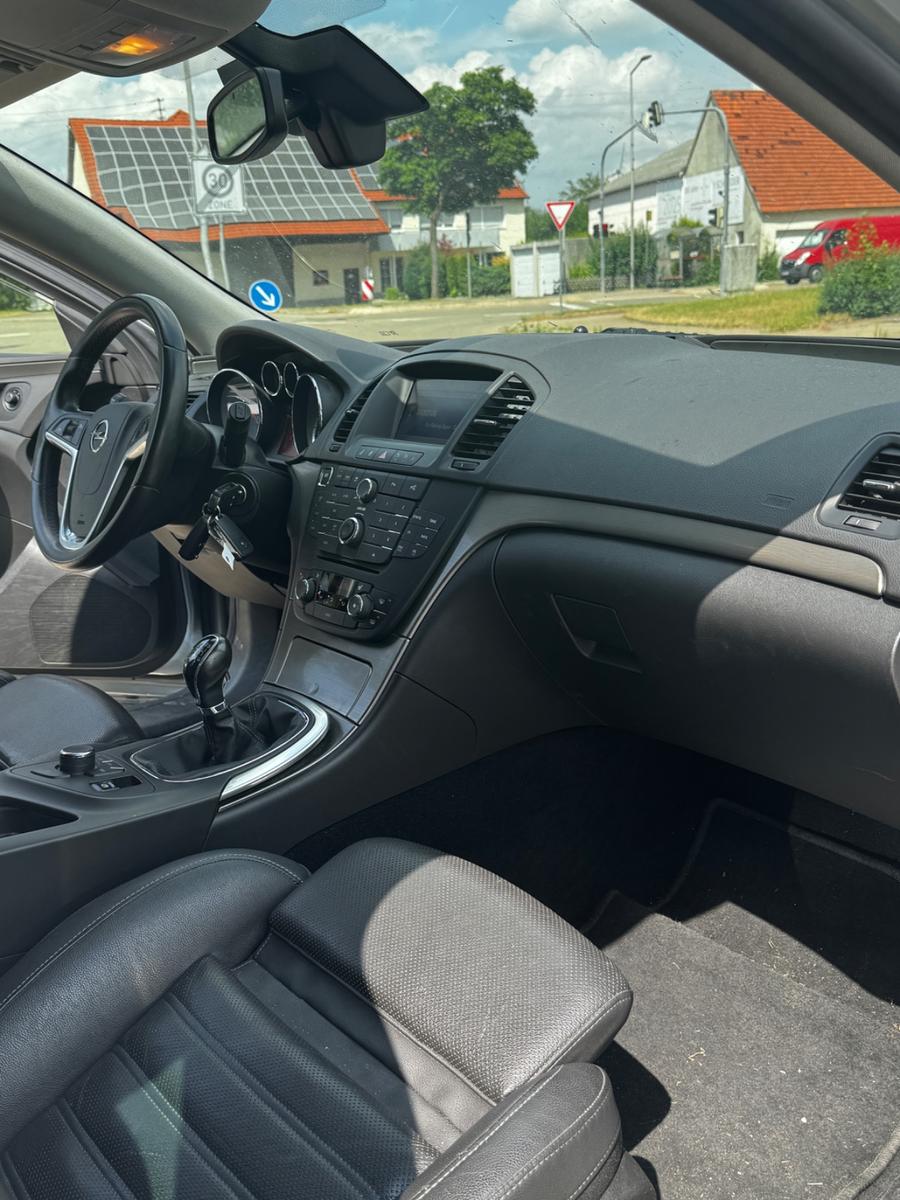 Opel Insignia 2011 — photo 15