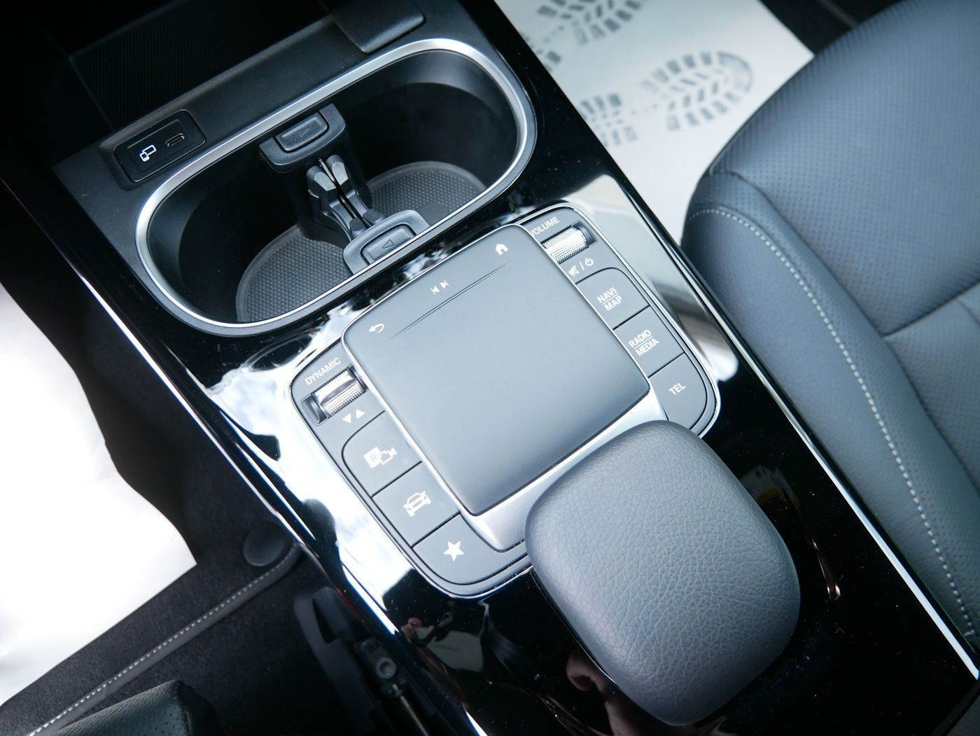 Fahrzeugabbildung Mercedes-Benz CLA 250 SB 4Matic LEDER LED Business-Paket DCT