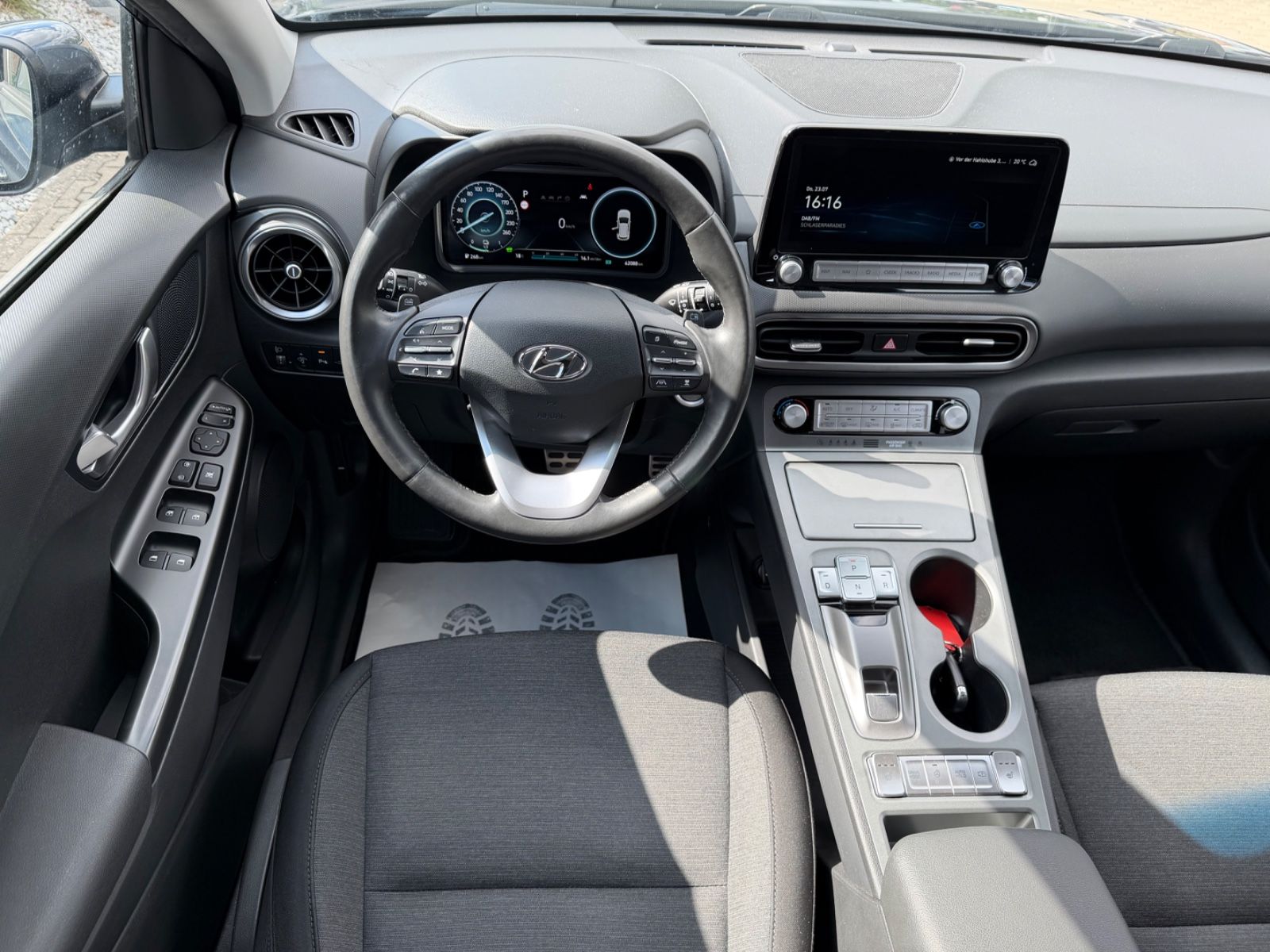 Fahrzeugabbildung Hyundai Kona Elektro°64 kWh°AHK°Navi°Kamera°SOH 97%