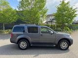 Nissan Pathfinder 2.5 dCi DPF SE 4WD Automatik  - graue Nissan Pathfinder