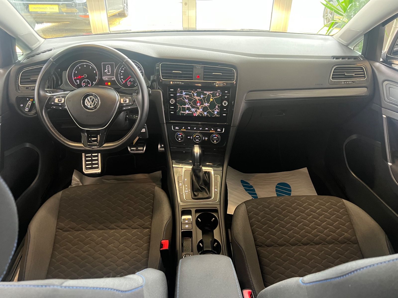 Fahrzeugabbildung Volkswagen Golf VII Lim. 1.5 TSI DSG Join R line *ACC*