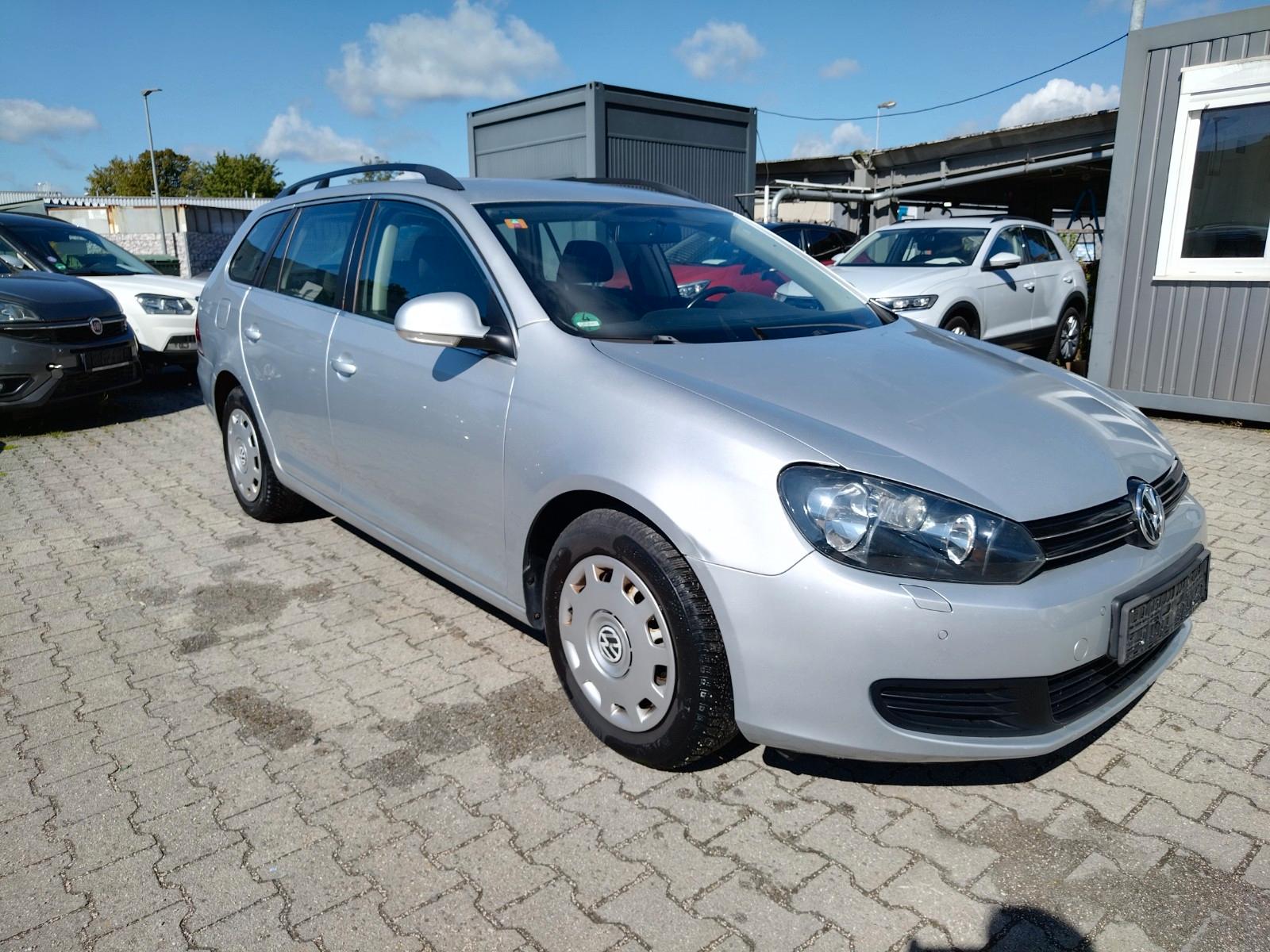 Volkswagen Golf 2011 — interior