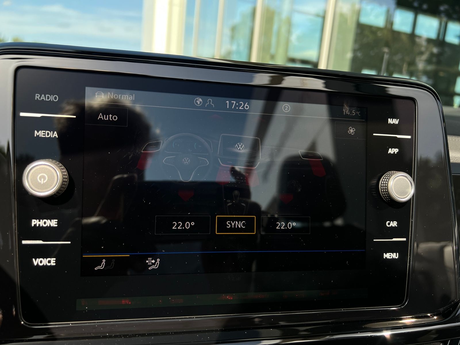 Fahrzeugabbildung Volkswagen T-Roc Cabriolet  R-Line 1.5 TSI DSG *AHK, Black