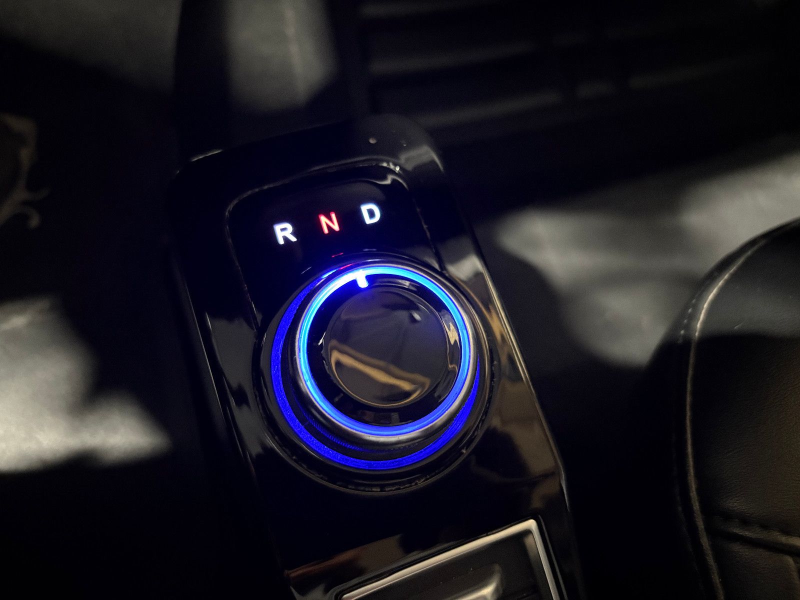 Fahrzeugabbildung Elaris PIO/KAMERA/APPLE/KLIMA/2-SITZ/AUTOMATIK