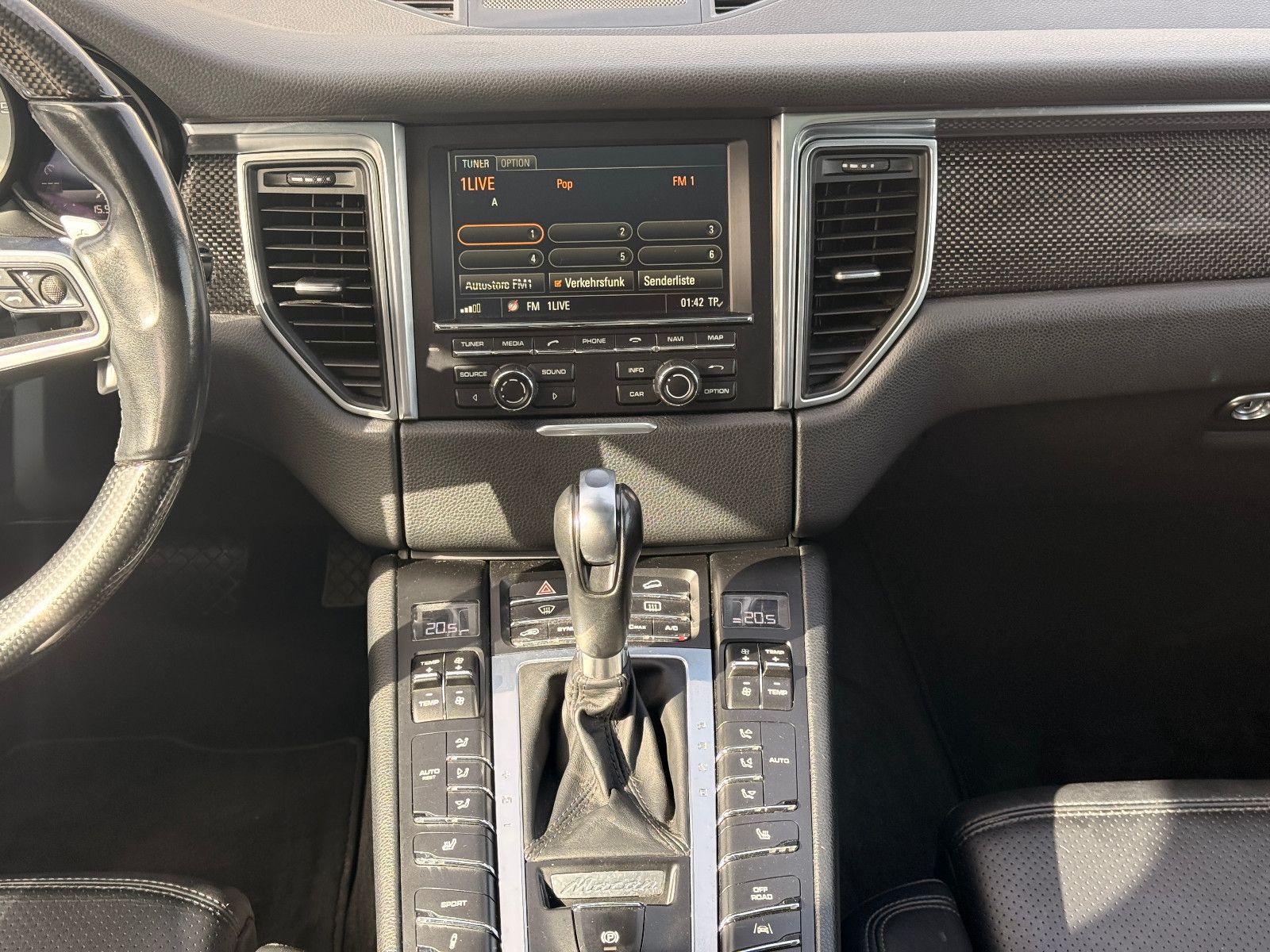 Fahrzeugabbildung Porsche Macan S Diesel/PANO/360°/MEMORY/SOUND/SHZ