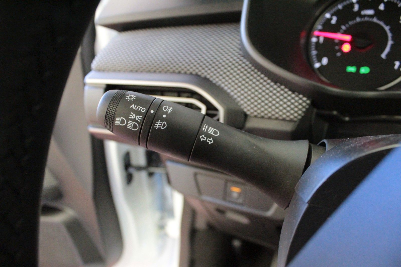 Fahrzeugabbildung Dacia Sandero TCe 90 auto Expression*15204*