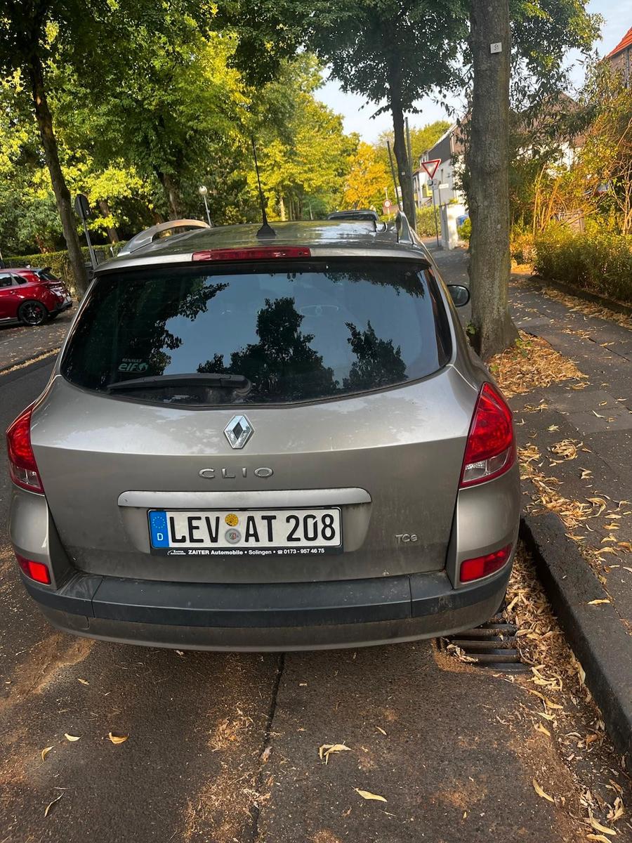 Renault Clio 2012 — вигляд ззаду
