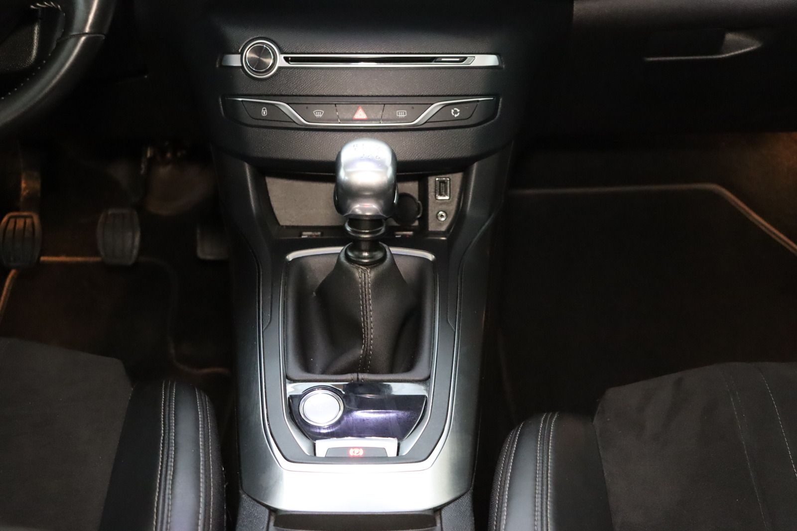 Fahrzeugabbildung Peugeot 308 Active * LED * Navi * Massage