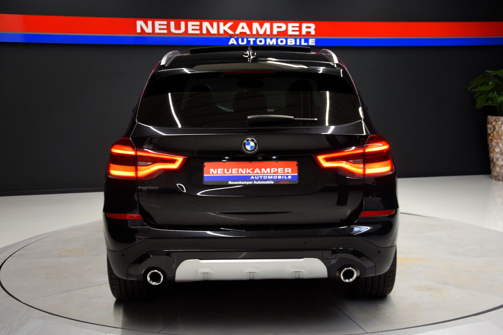 Fahrzeugabbildung BMW X3 xDrive 20 d xLine HuD Pano Memory h/k ACC