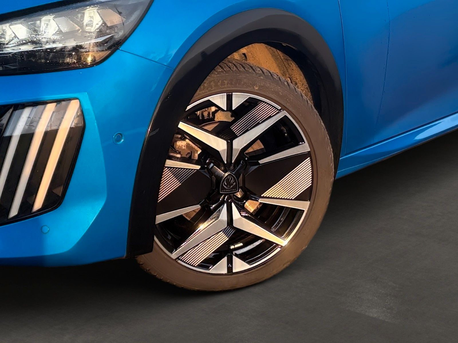 Fahrzeugabbildung Peugeot 208 GT