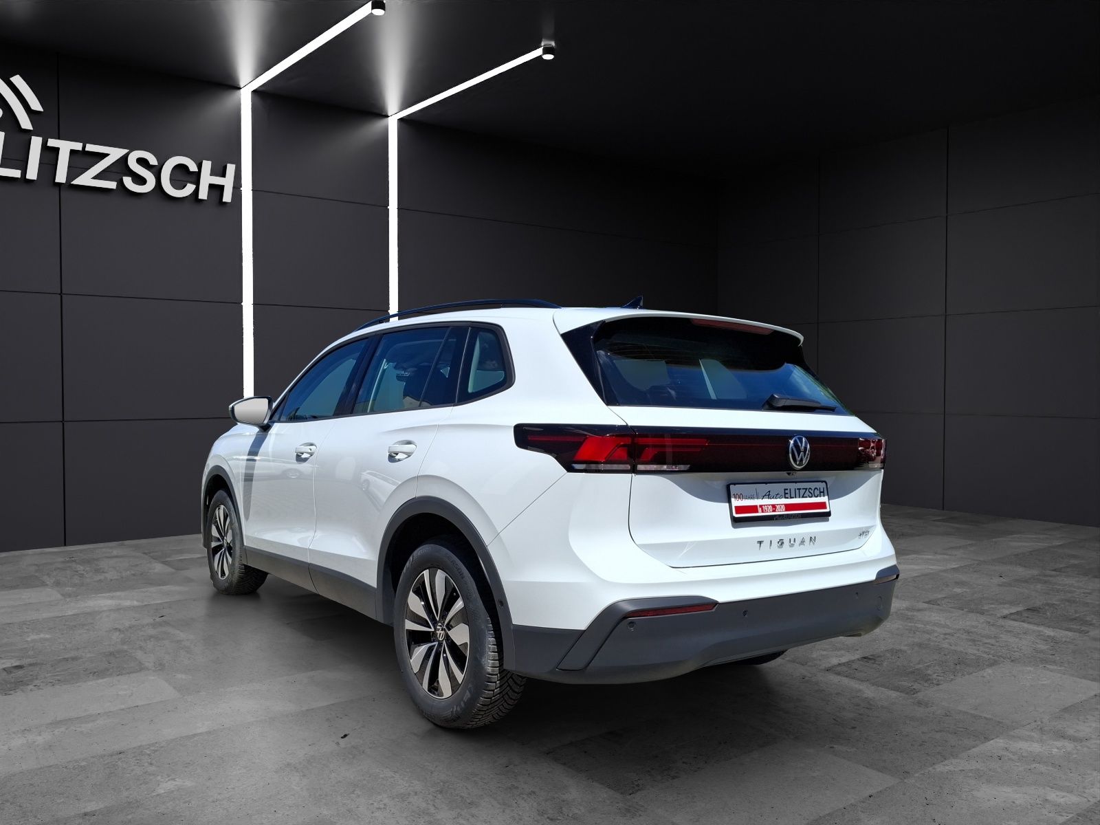Fahrzeugabbildung Volkswagen Tiguan eTSI Life DSG LED AHK Navi AID ACC RFK SH